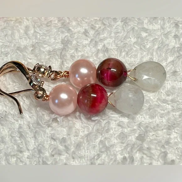 💋🎀genuine Moonstone,cherry quartz in rose gold hooks-NWT - Picture 4 of 8